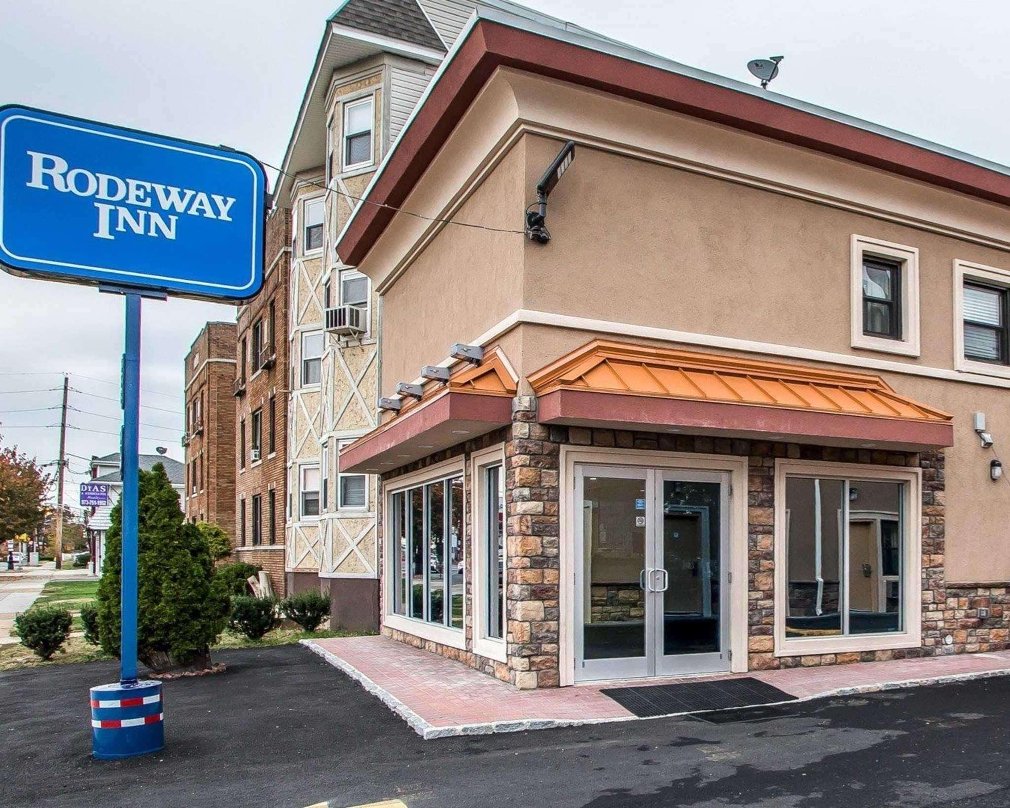 Rodeway Inn Belleville Bagian luar foto