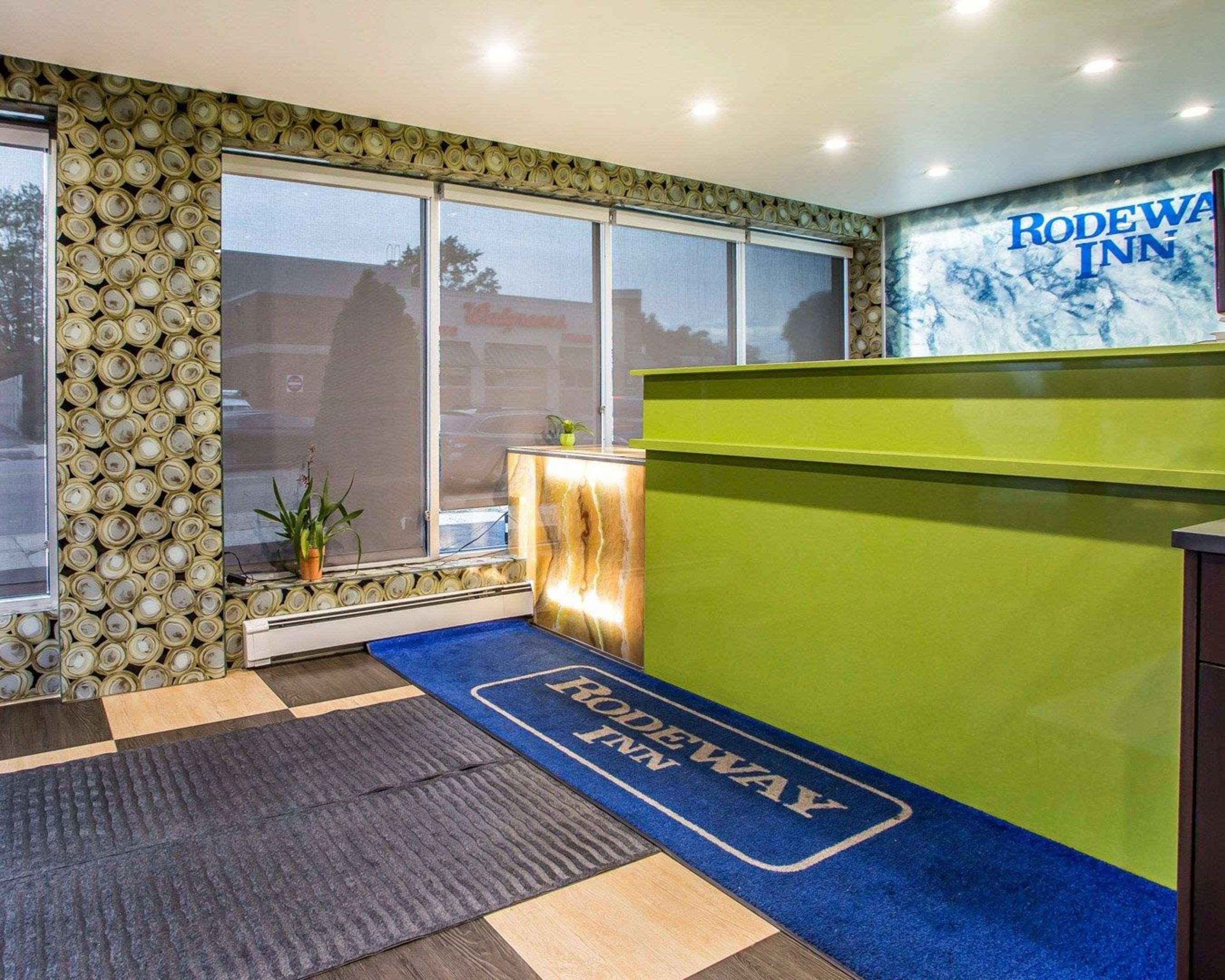 Rodeway Inn Belleville Bagian luar foto