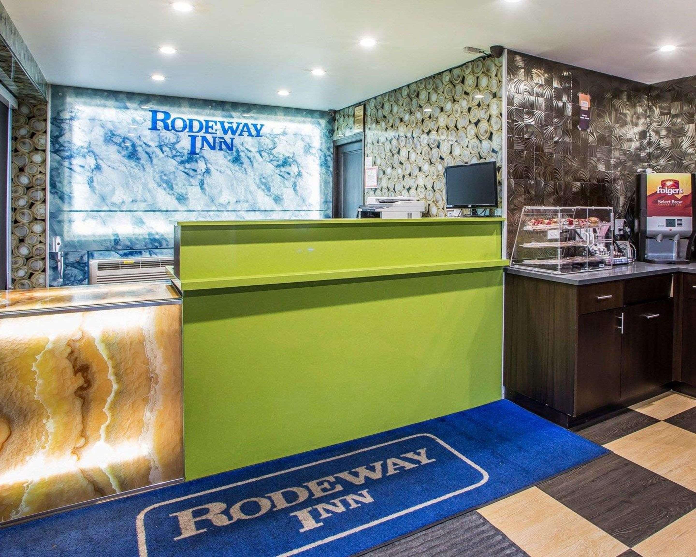Rodeway Inn Belleville Bagian luar foto