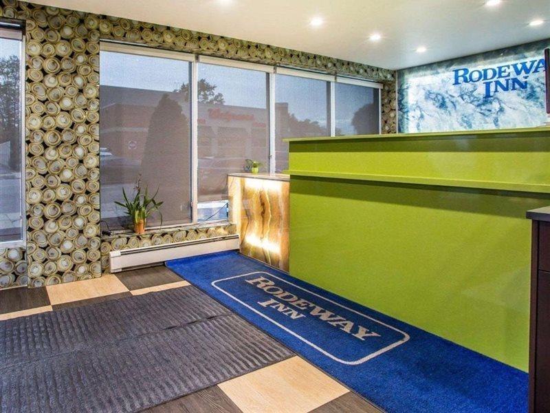 Rodeway Inn Belleville Bagian luar foto