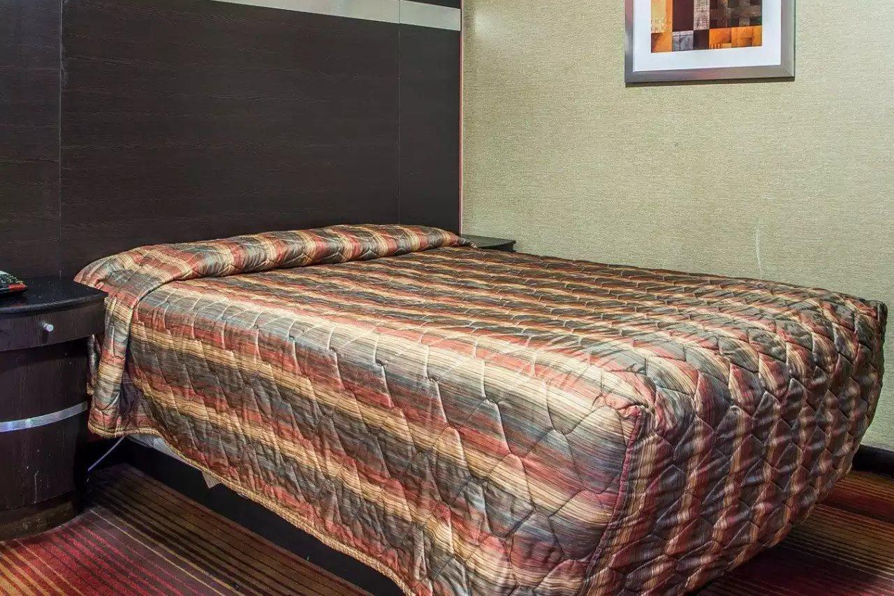 Rodeway Inn Belleville Bagian luar foto