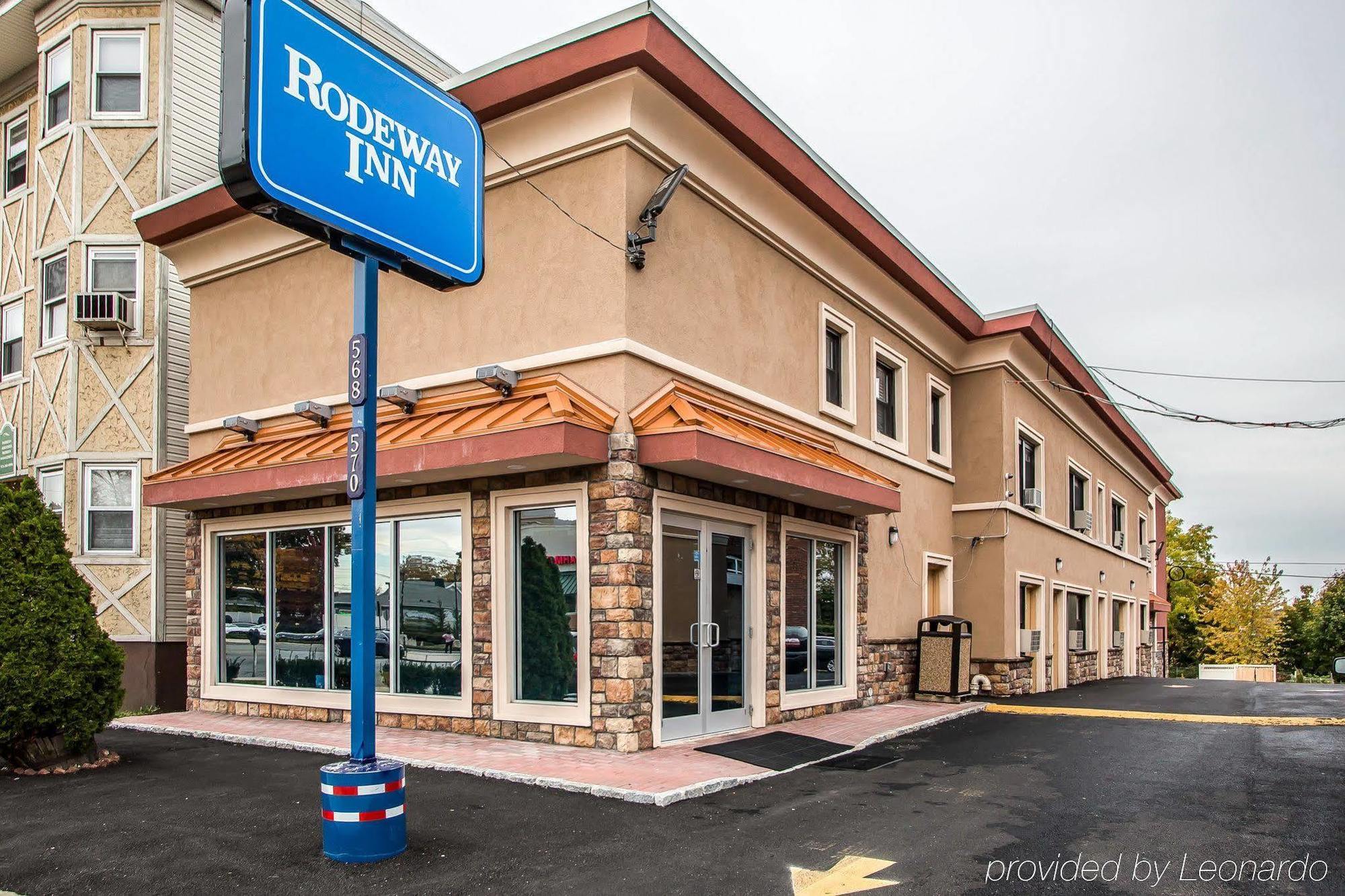 Rodeway Inn Belleville Bagian luar foto