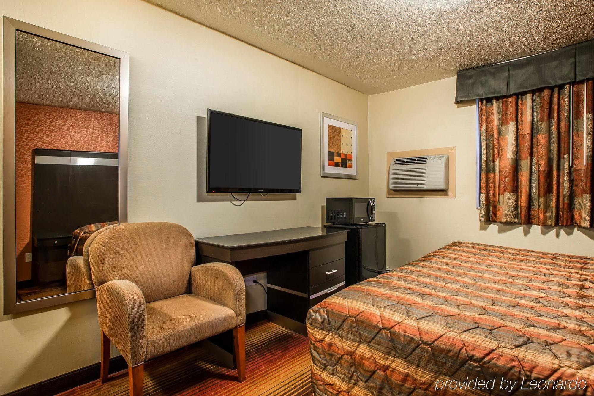 Rodeway Inn Belleville Bagian luar foto