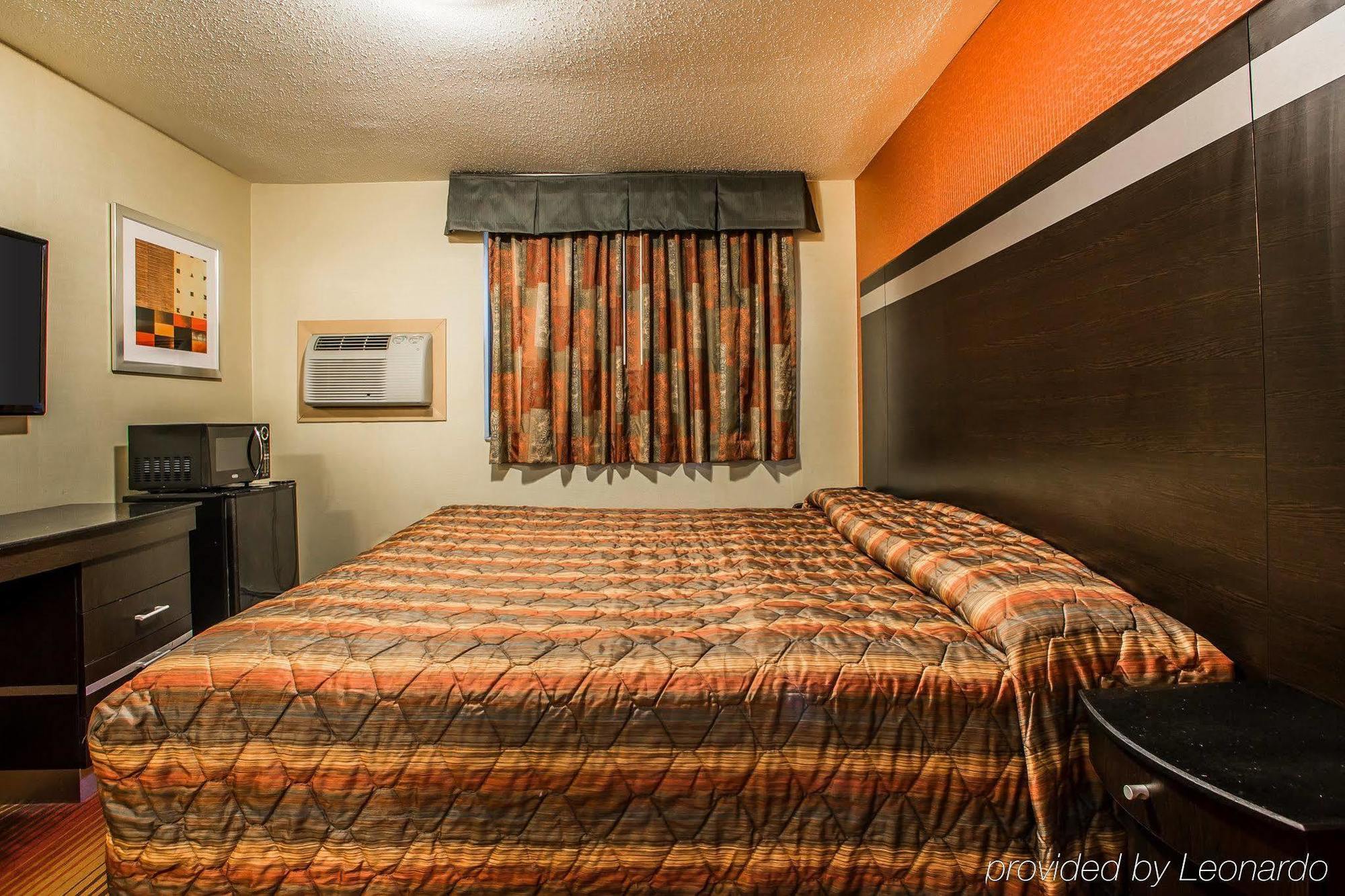 Rodeway Inn Belleville Bagian luar foto