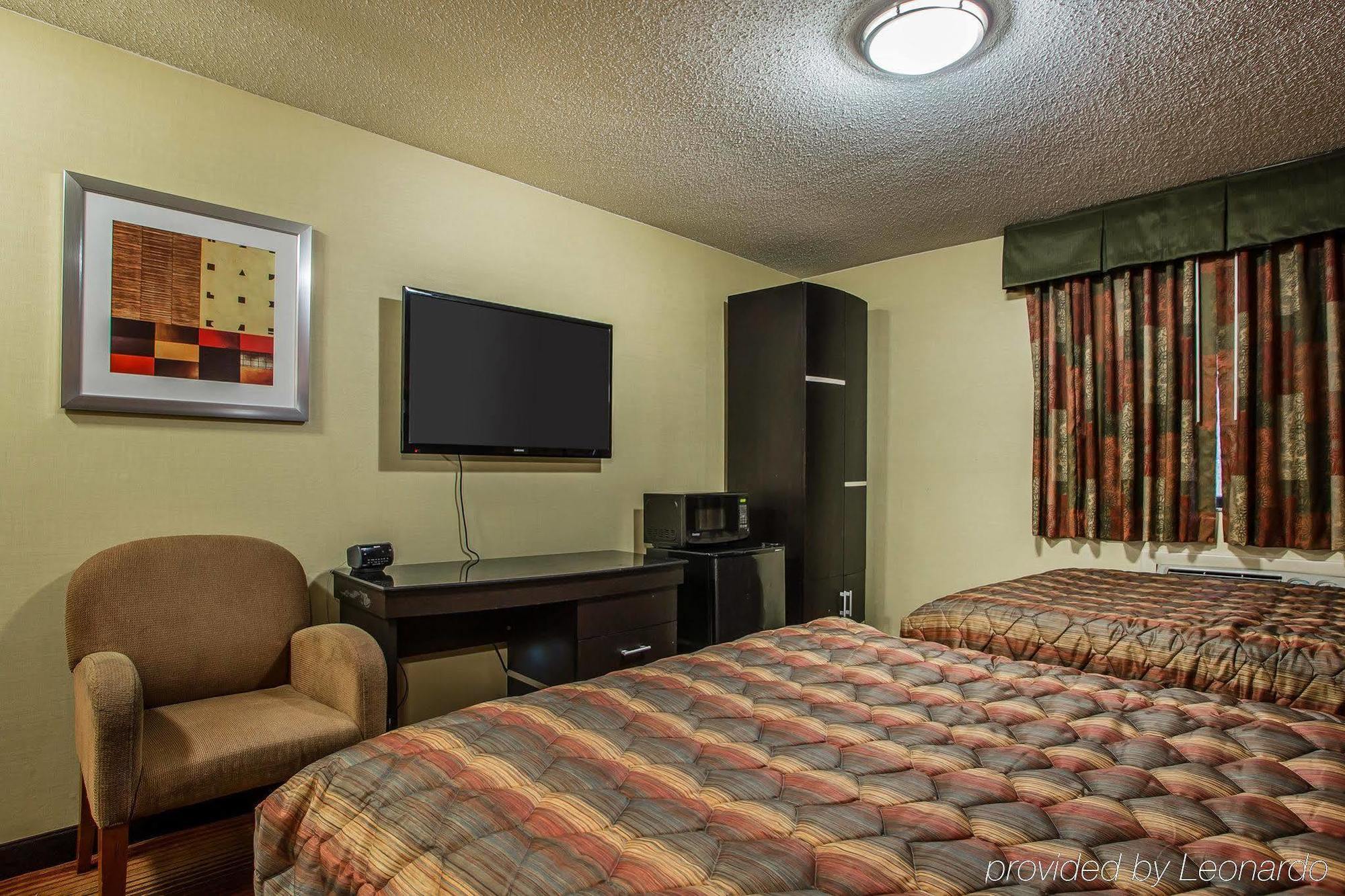 Rodeway Inn Belleville Bagian luar foto