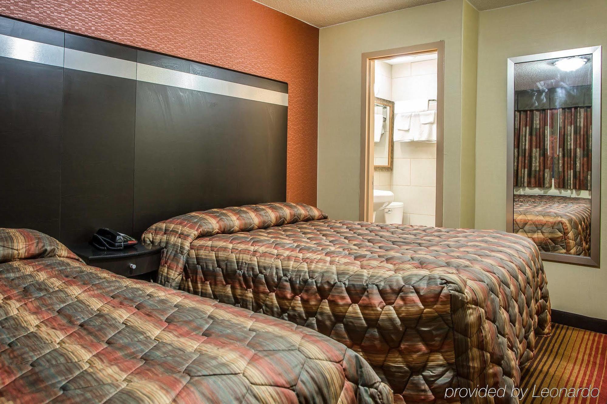 Rodeway Inn Belleville Bagian luar foto