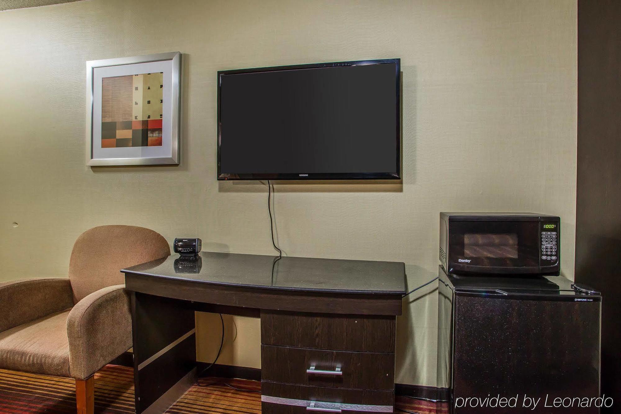 Rodeway Inn Belleville Bagian luar foto