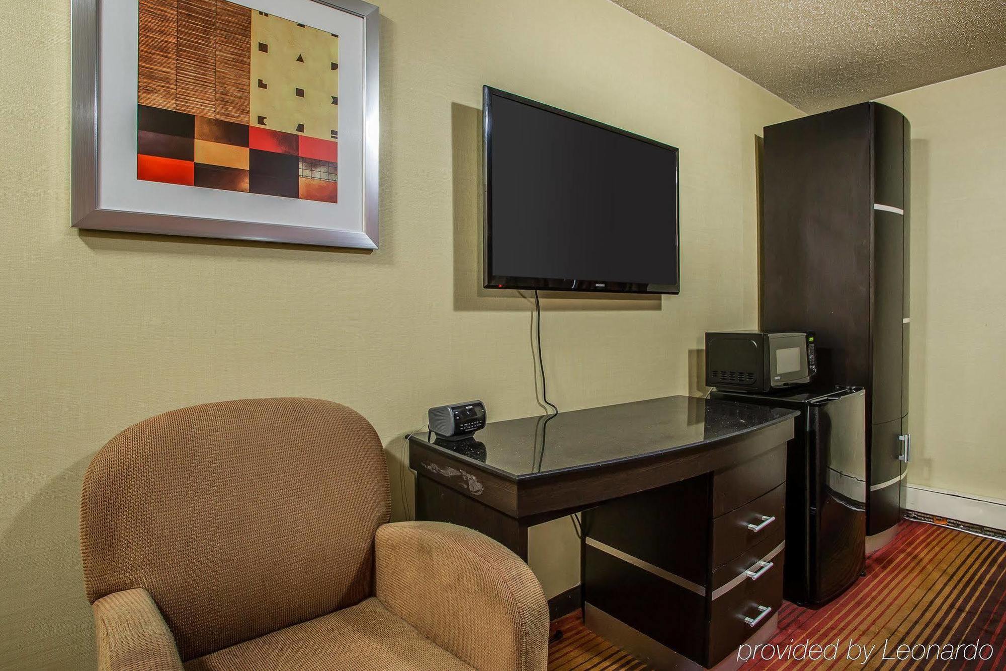 Rodeway Inn Belleville Bagian luar foto