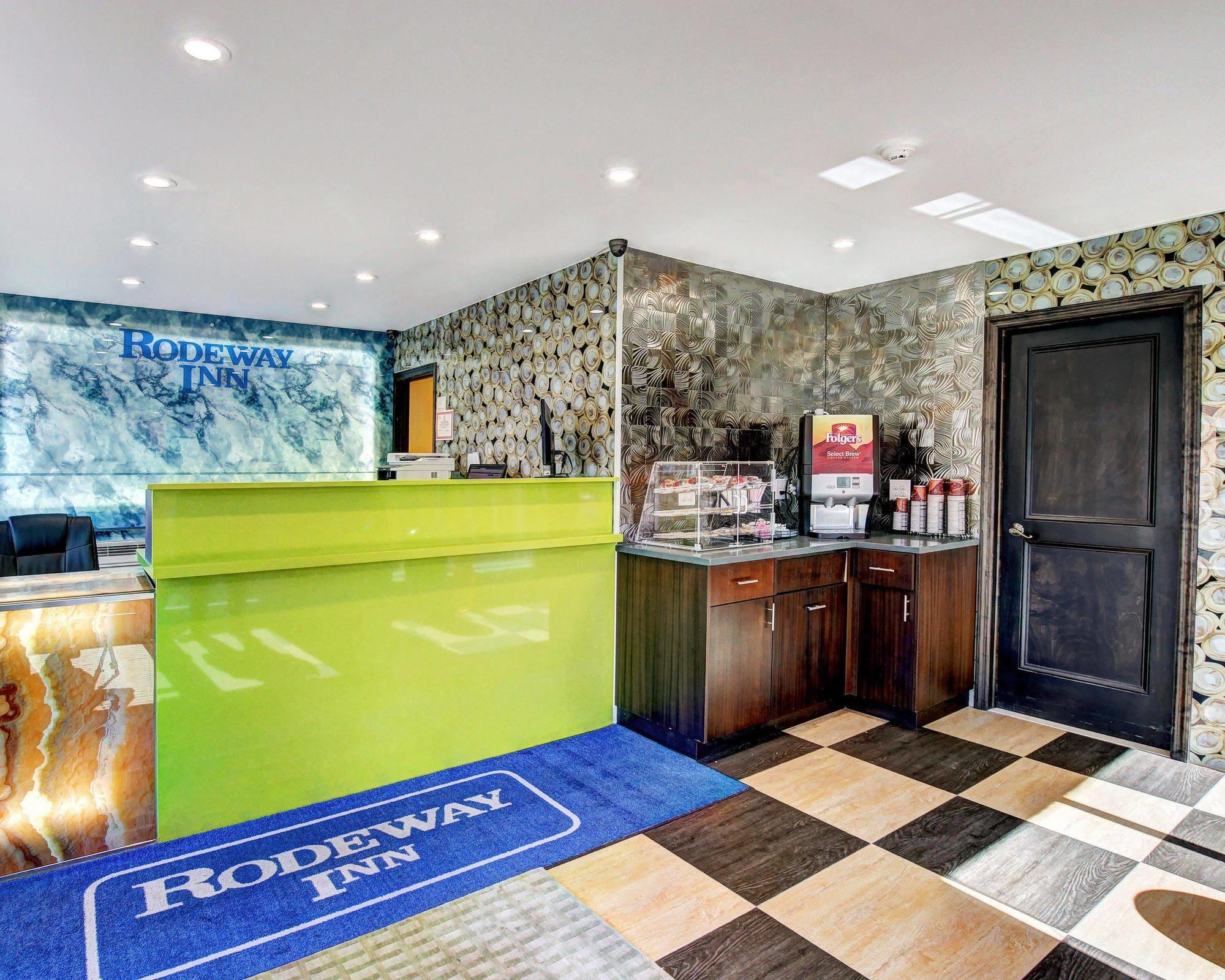 Rodeway Inn Belleville Bagian luar foto