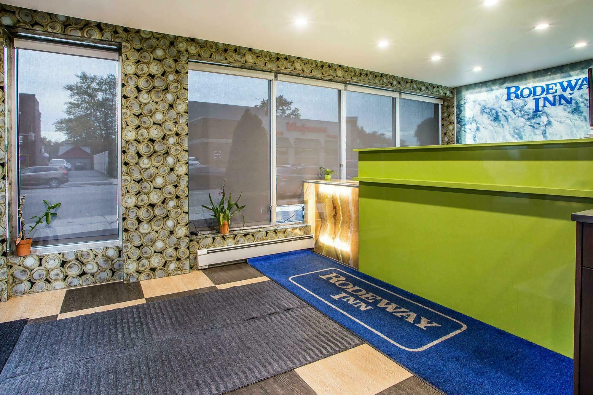 Rodeway Inn Belleville Bagian luar foto