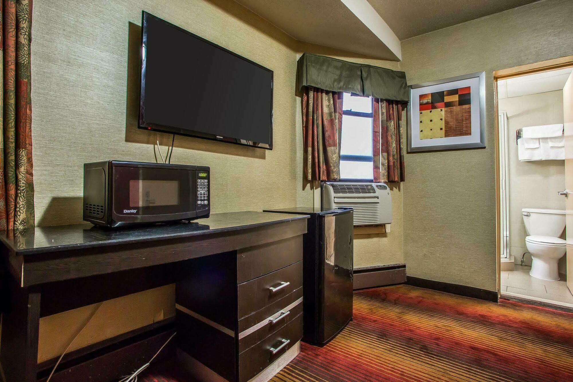 Rodeway Inn Belleville Bagian luar foto